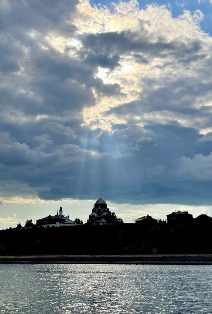 Z светит на храм