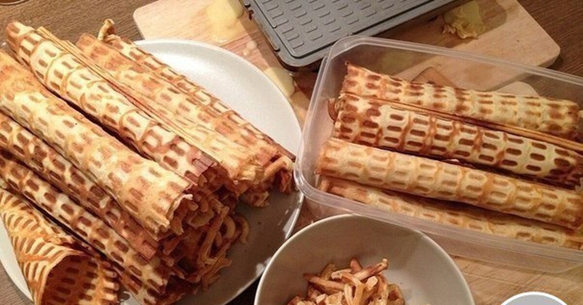 Вафли в электровафельнице с молоком. Сырье для вафельного теста. Вафли на молоке в вафельнице. Тесто для вафель в электровафельнице. Бельгийские вафли с творогом.