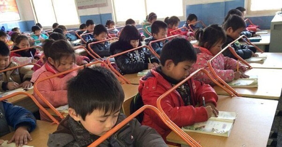 Китайская школа. Начальная школа в Китае. Китайские ученики.