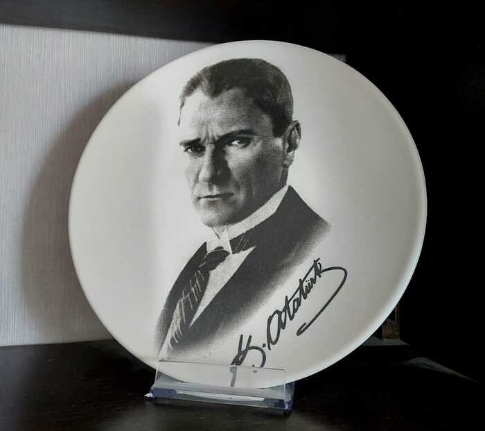 �������