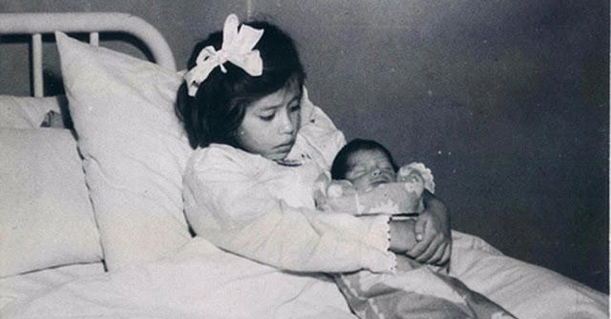 перу лина медина самая юная мама. в 5 лет стала женщиной. бабушка в журналистике. красивая мама с ребенком. херардо медина сын лина.