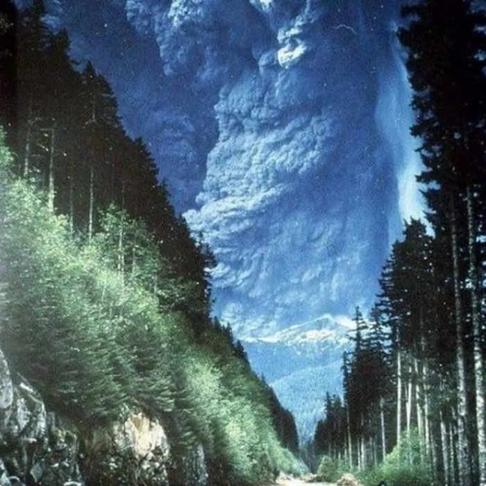 Начало извержения вулкана Сент-Хеленс