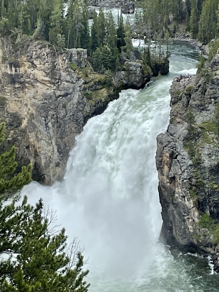 Yellowstone.   , -, ,  , , 