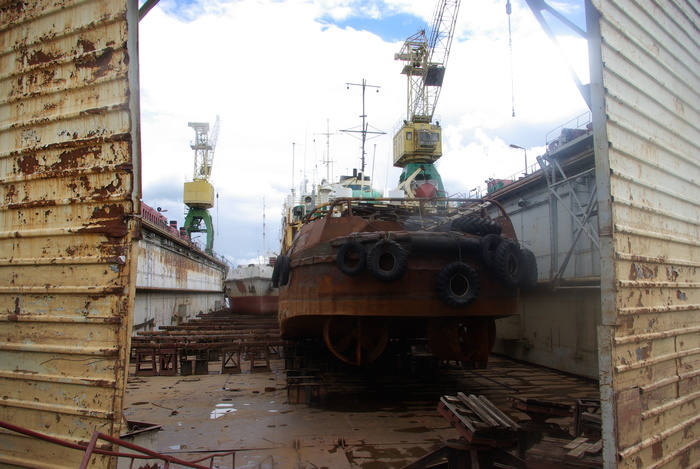 Вид со стороны "ворот". Закрываются они негерметично.