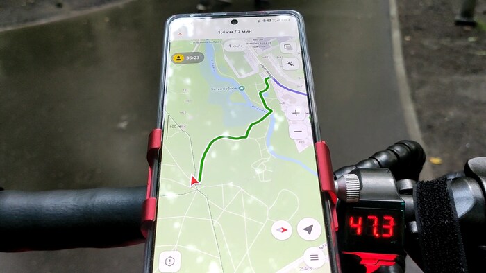 Он ведёт меня по грунтовке, да, но...