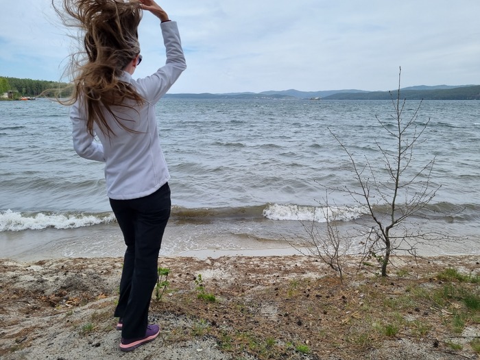 Сильно штормило в тот день, яхт на воде почти не было.