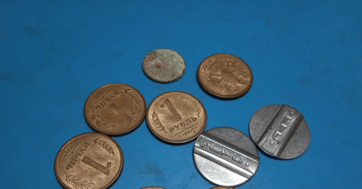 Нашел сокровища в коробке с гвоздями | Пикабу