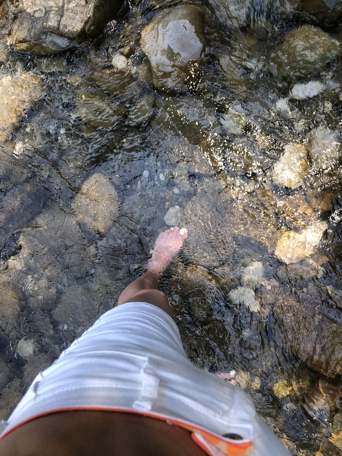 Меня некому было сфоткать, поэтому сделала отметку своей ноги)