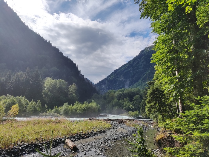Слияние рек Малая Лаба и Цахвоа.