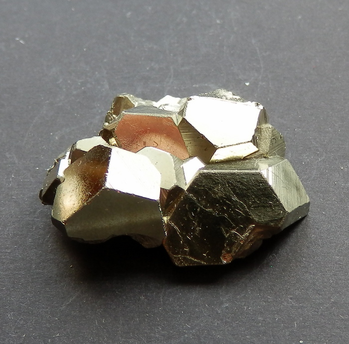 Комбинации куба с октаэдром. Не помню, откуда образец...