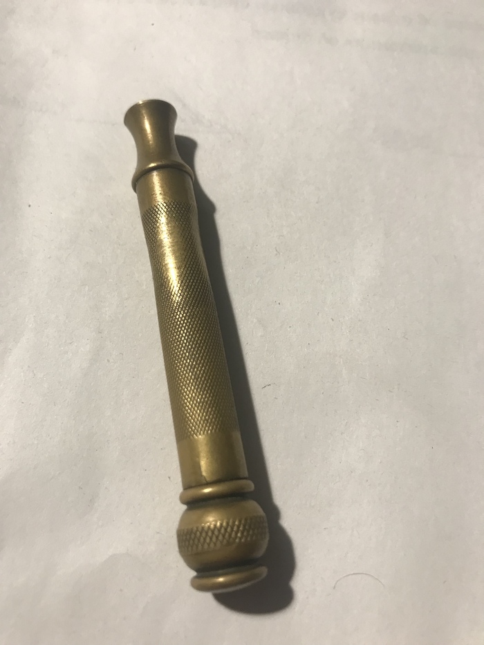 От возраста и частоты использования на ручке стерлась насечка в местах где брались пальцами