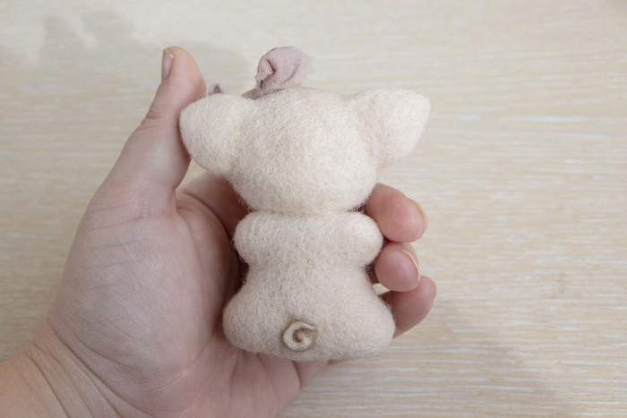 Хвостик крючком, нос пятачком