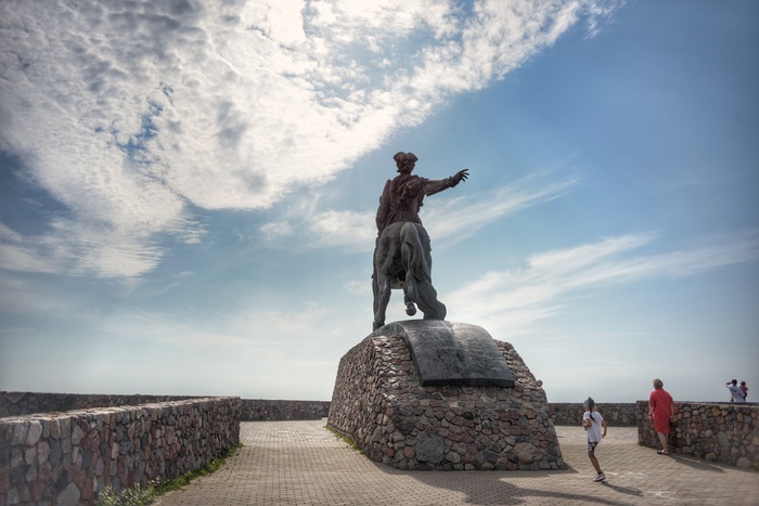 Балтийск. Памятник царице Елизавете Петровне Первой.