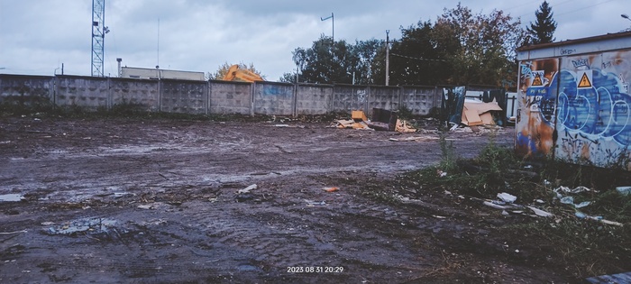 Кто то уже свалил старую мебель опять