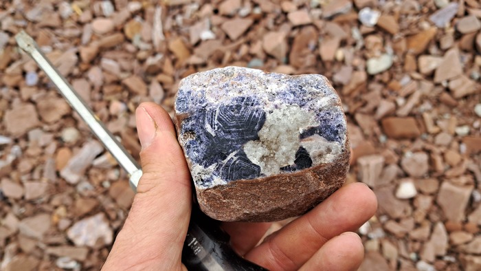 Зональный флюорит