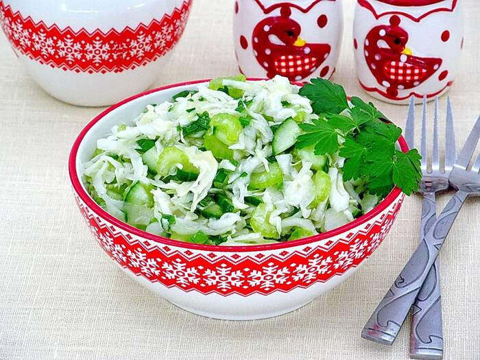 Салат с капустой и сельдереем
