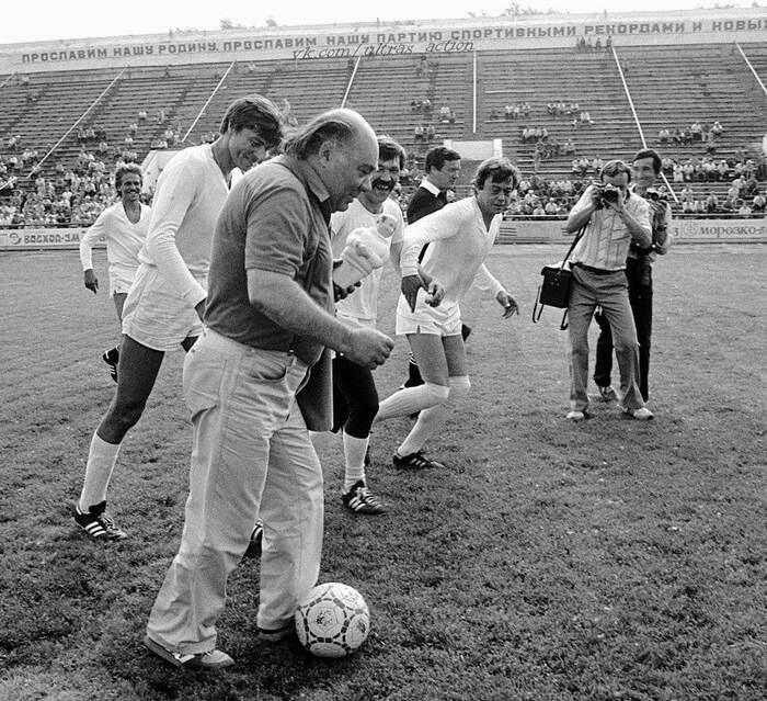 Евгений Леонов