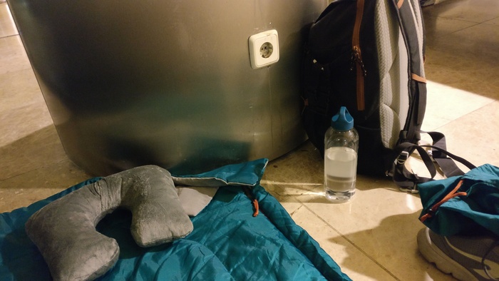 Мой ночлег в аэропорте Мадрида