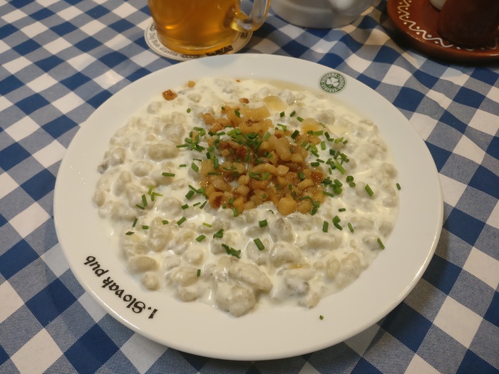 Галушки с брынзой и шкварками из сала (отвал башки, готовлю такое дома иногда)