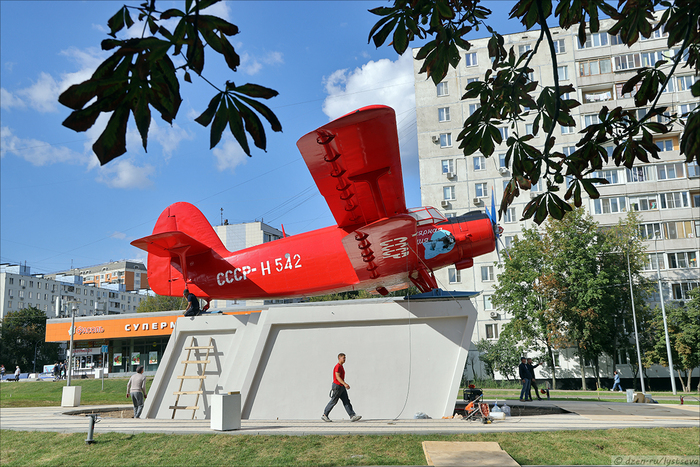 Самолёт Ан-2 установили в Москве Самолет, Авиация, Москва, Ан-2, Памятник, Техника, Познавательно, Интересное, Длиннопост, События, Полярники, СССР