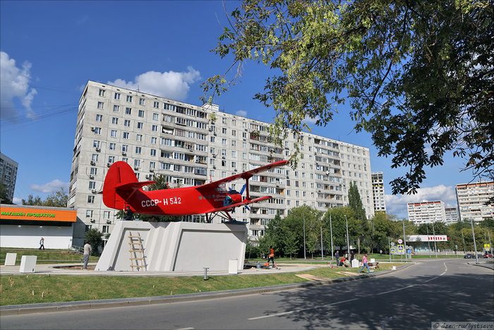 Самолёт Ан-2 установили в Москве Самолет, Авиация, Москва, Ан-2, Памятник, Техника, Познавательно, Интересное, Длиннопост, События, Полярники, СССР