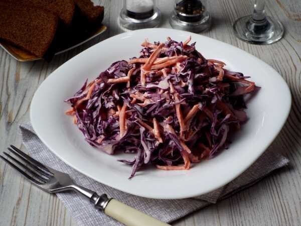 Салат «Коул слоу» с красной капустой