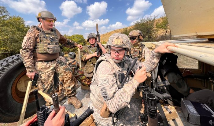 Интересный факт: только вернувшись домой я обнаружил, что весь третий день я носил рубашку задом наперед.