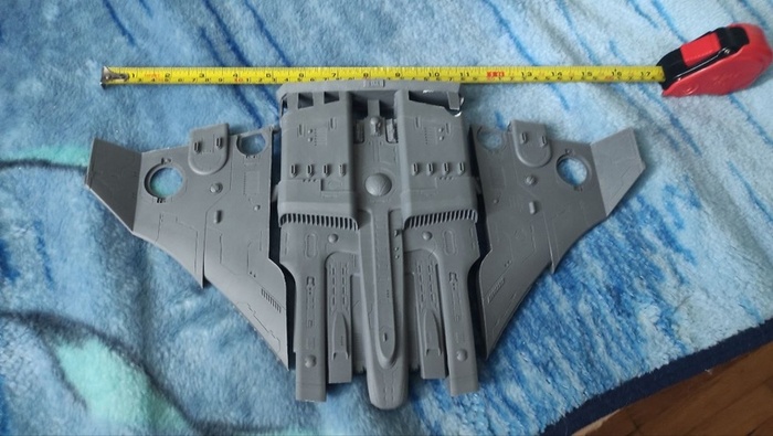 Первые минуты после распаковки. Еще на месте литники, видны сколы. Пока еще только оцениваю масштабы будущих трудов