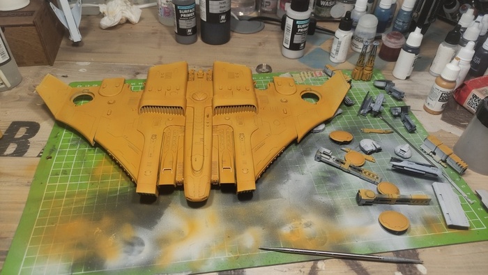 Первый базовый слой. Ещё видны пятна непросохшей краски