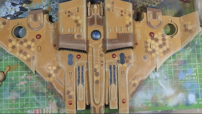 Самый трудоемкий этап, это выделение всех острых граней. Медленно и кропотливо и очень мучительно для глаз и рук