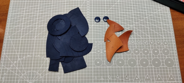 Кожа Краст 1,1 мм и Крейзи Хорс 1,3-1,5 мм, Пуговицы - 2 шт.