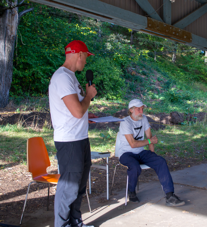 Этот дедушка забирался на такие высоты..