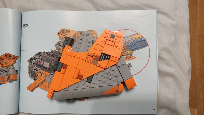 На пятом шаге основная часть крыла собрана.