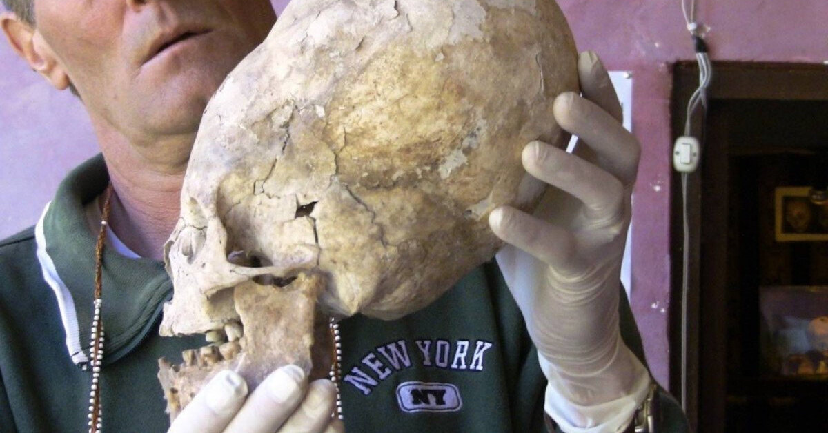 Самый древний череп человека. Вытянутые черепа Перу Паракас. Паракас Яйцеголовые люди. Черепа Паракаса Elongated Skulls.