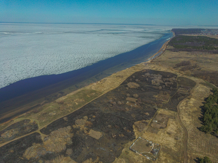 Земля выжжена, воды замёрзли.