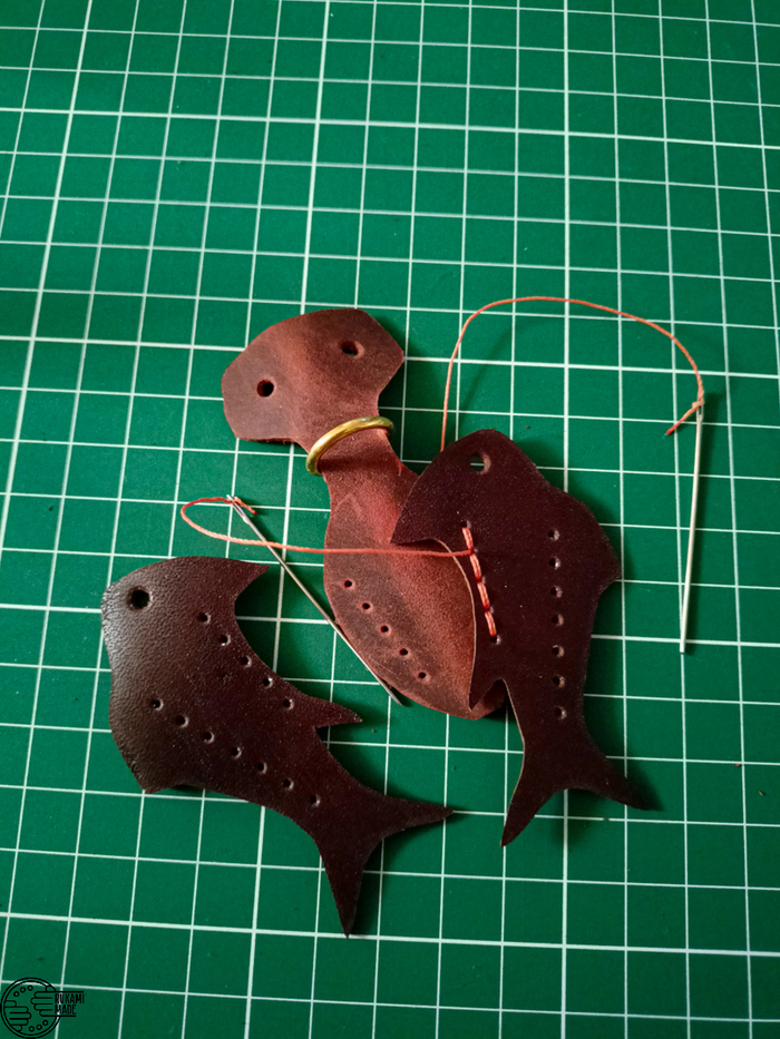 выбираю нить и начинаю сшивать