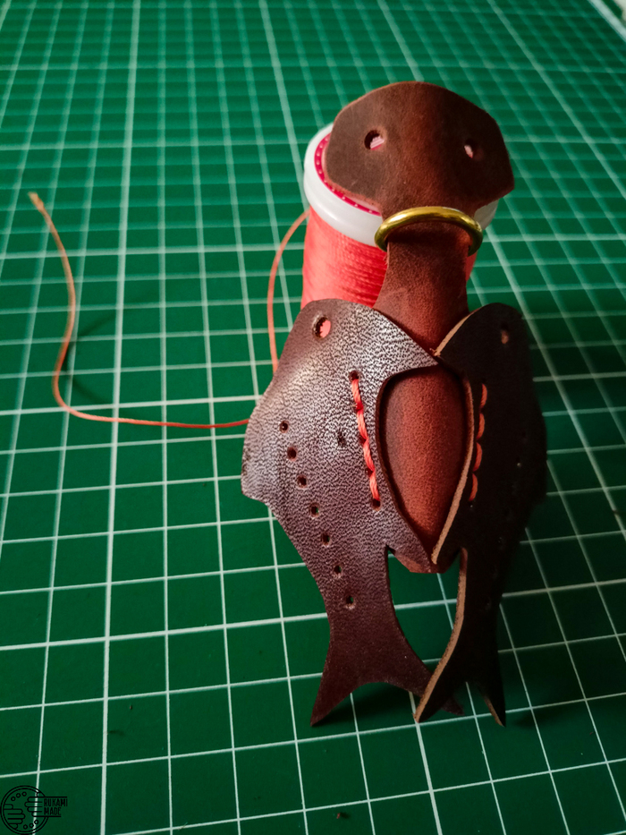 добавляю полукольцо (которое в будущем будет креплением)