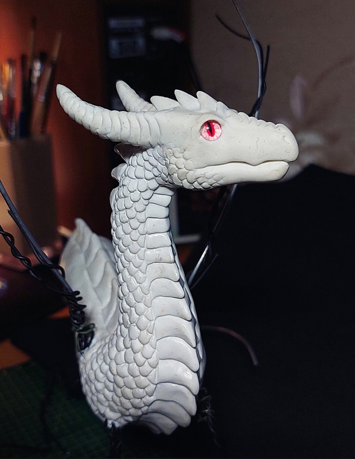 Дракон в процессе работы.