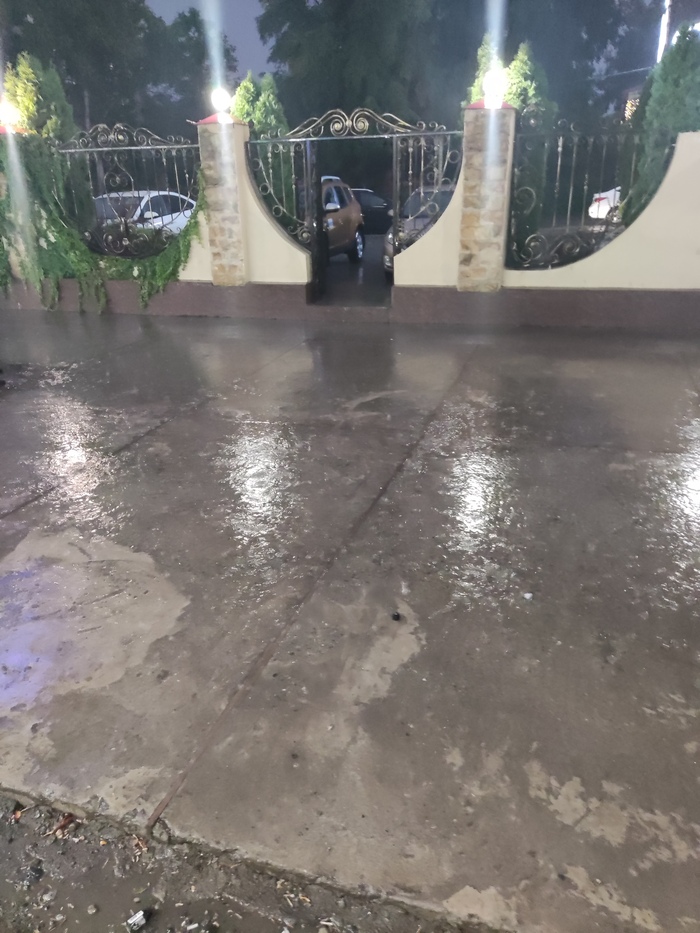 На волне неприязни к тем, кто не русский.
Ливень, в такси отзываются лишь не чистые русские, что делать?