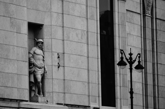 "Пссс, парень, сфоткай типо статуя)))"