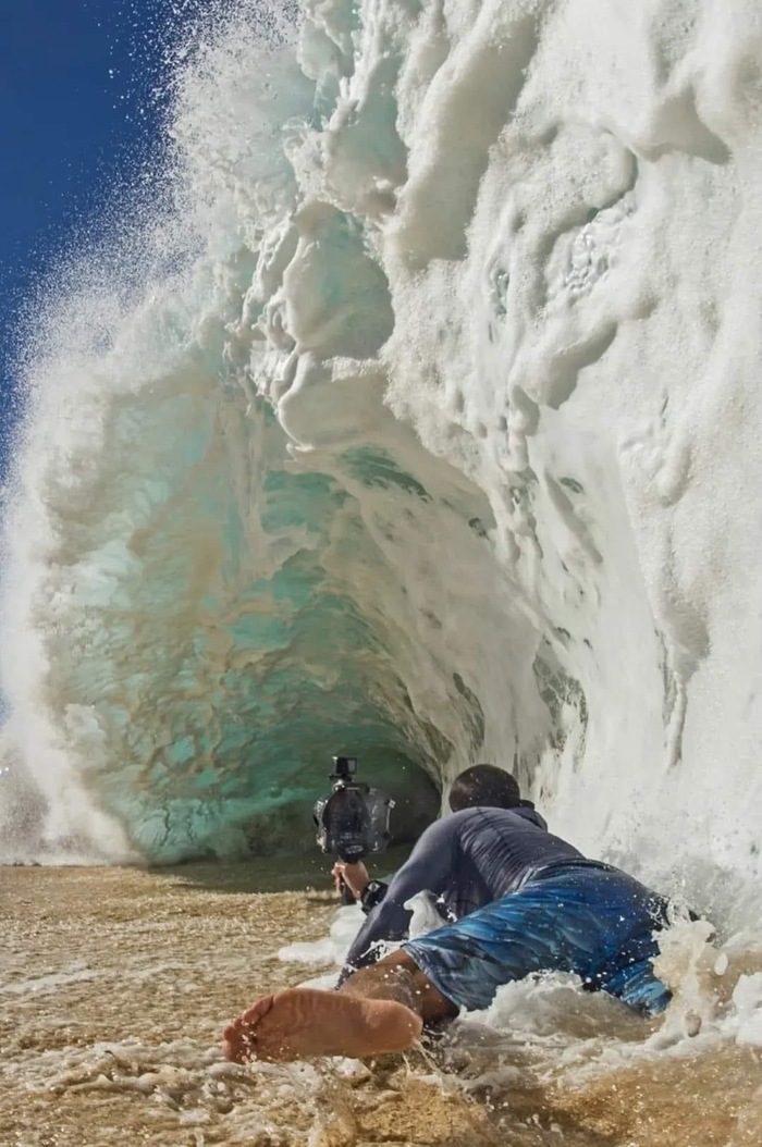 Феноменальный кадр. Фотограф поймал волну. Гавайи