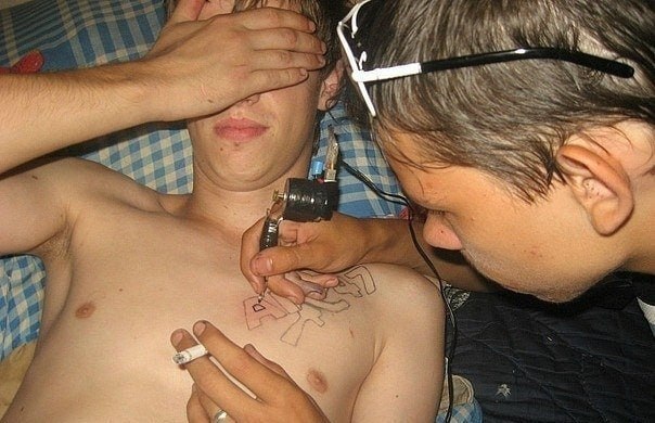 Поражается своей гениальностью