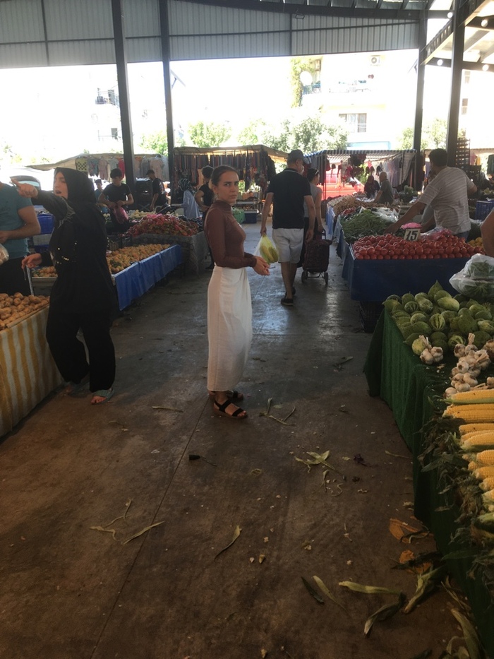 По пятницам рынок, в остальное время парковка.