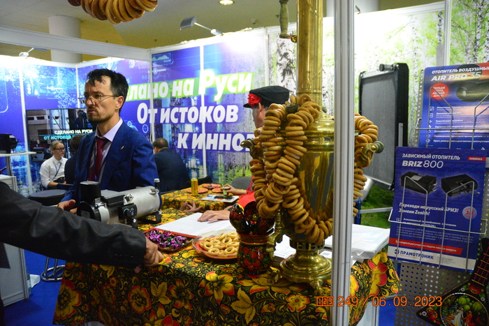 Да-да, даже такие вот сладости ждут каждого, кто мимокрокодил)