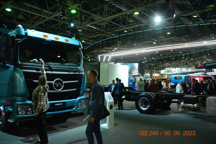 Всякое китайское с их шильдиками...