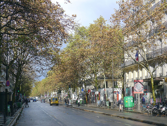 У меня возник вопрос. В Париже есть Севастопольский бульвар. А почему в Севастополе нет Парижского бульвара???