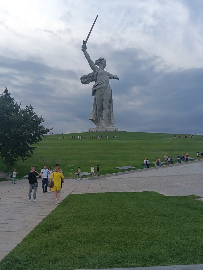 Родина-Мать зовёт!