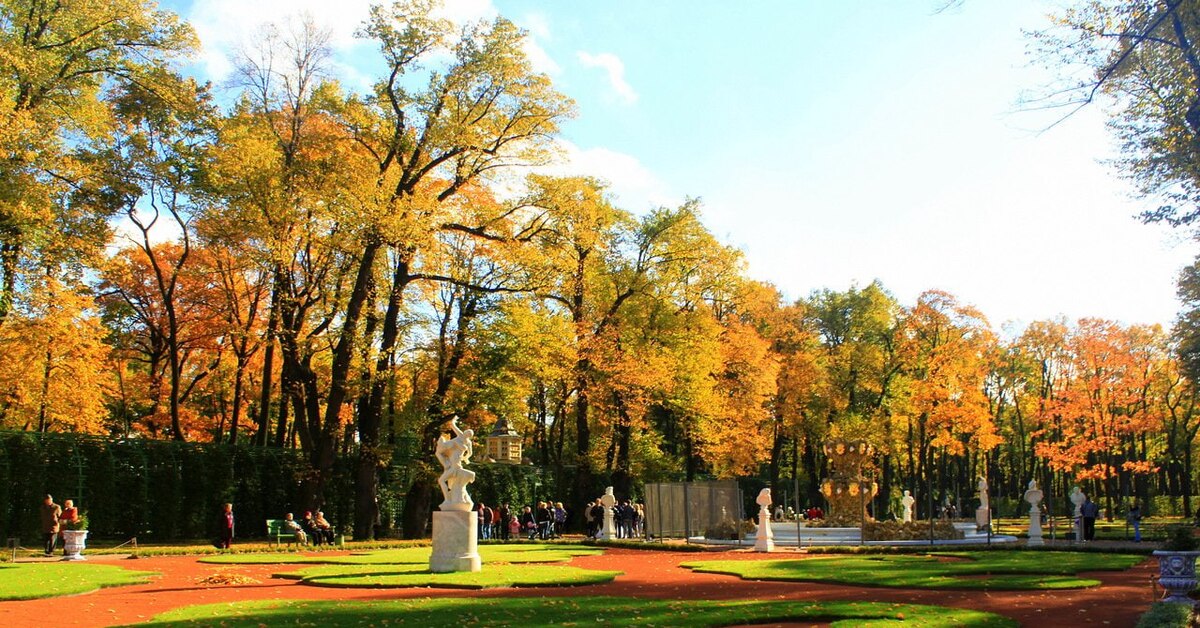 Летний сад осенью. Осенний летний сад Санкт-Петербург. Питер летний сад осенью. Летний сад Петербург осень. Санкт-Петербург летний сад аллеи осенью.