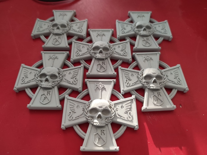 Товарищ на съезд по Вархаммеру попросил. Загрунтовано, без покраса.