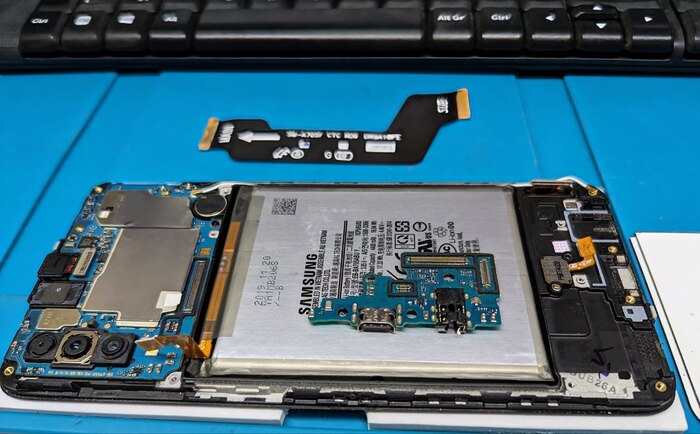 китайская нижняя плата на samsung A70 (в помойку)